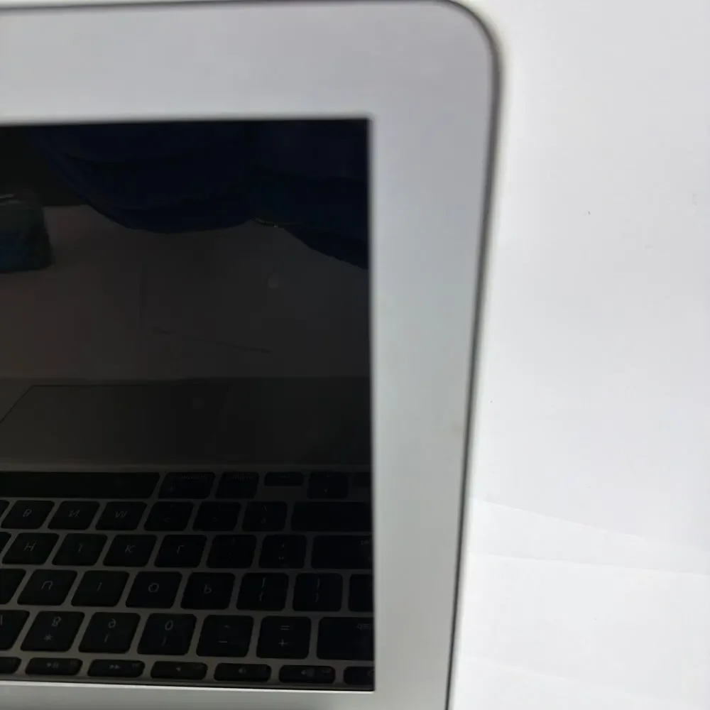Apple MacBook Air 11-inch A1465 EMC 2631 Silver For Parts No Power
